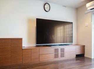 さいたま市に『ルーバー扉仕様のＴＶボード』を納品！