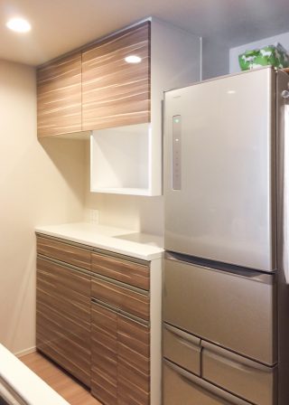 ハイカウンターのオーダー食器棚｜施工事例｜東京都板橋区