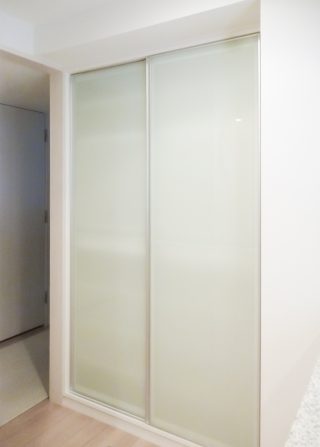 引き戸仕様のオーダー食器棚｜施工事例｜東京都港区